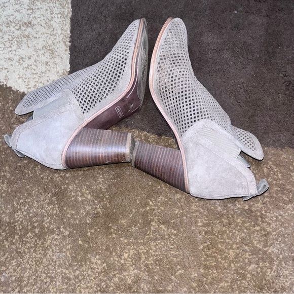 Vince camuto comity Stylish lt brown Women's Ankle Boots - Picture 4 of 5